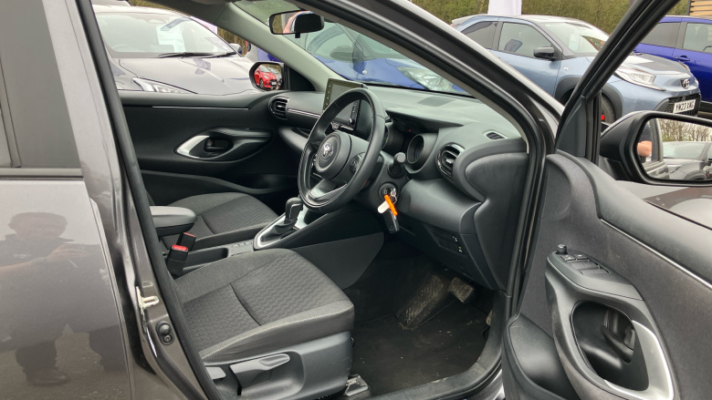 Toyota Yaris 1.5 Hybrid Design 5dr CVT Hybrid Hatchback